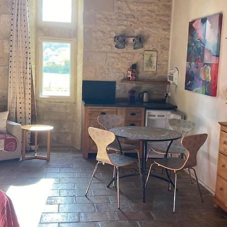 Mas De La Rivoire B&B Villevieille ภายนอก รูปภาพ