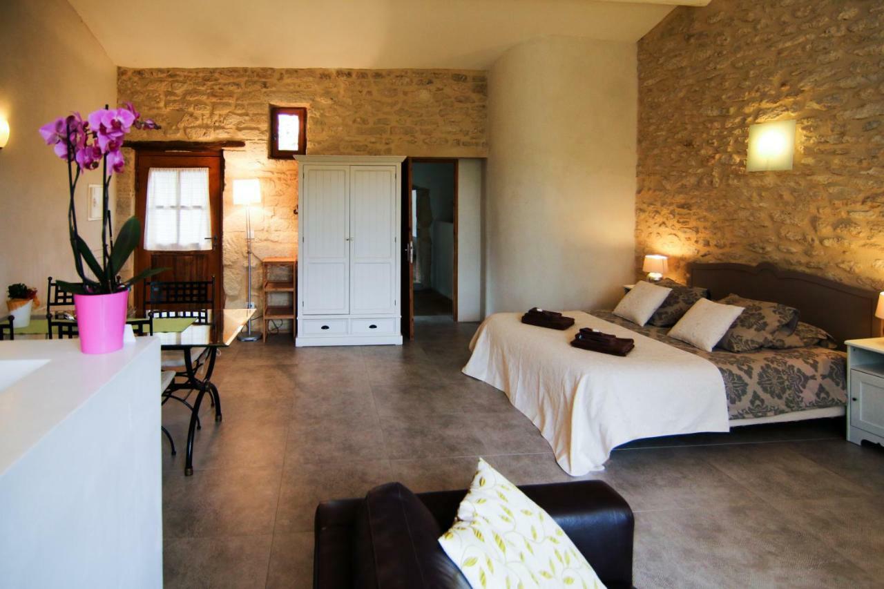 Mas De La Rivoire B&B Villevieille ภายนอก รูปภาพ