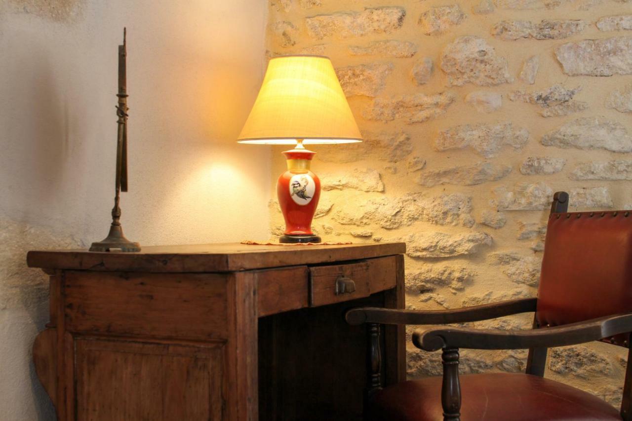 Mas De La Rivoire B&B Villevieille ภายนอก รูปภาพ